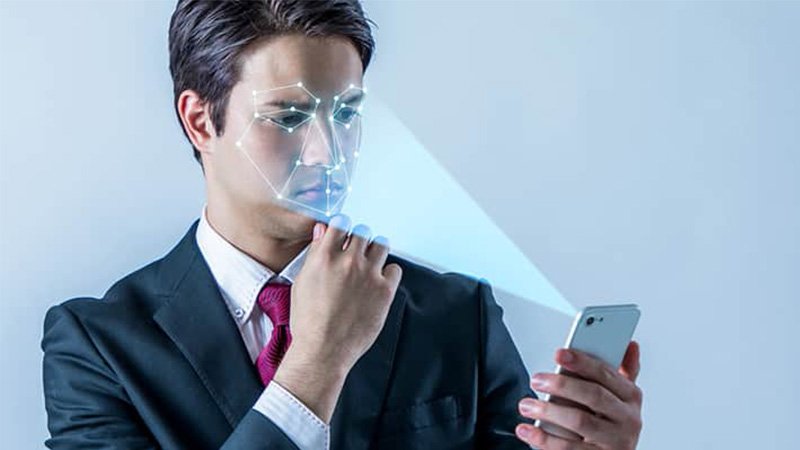 Hệ thống sẽ so sánh mẫu sinh trắc học hiện tại với mẫu đã lưu trữ để xác minh danh tính.